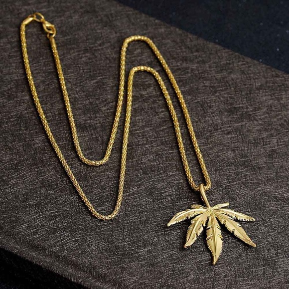 Leaf Pendant Chain Necklace - Picture 2 of 3